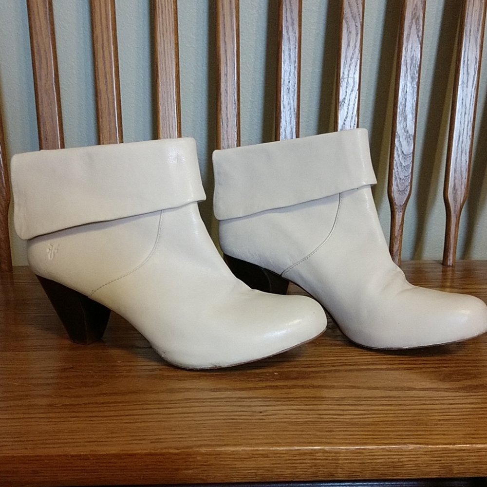 Frye Lisa Shorties Booties - Picture 2 of 3